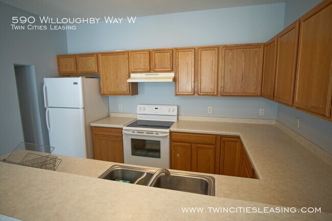 Building Photo - Townhouse with 1 Car Garage