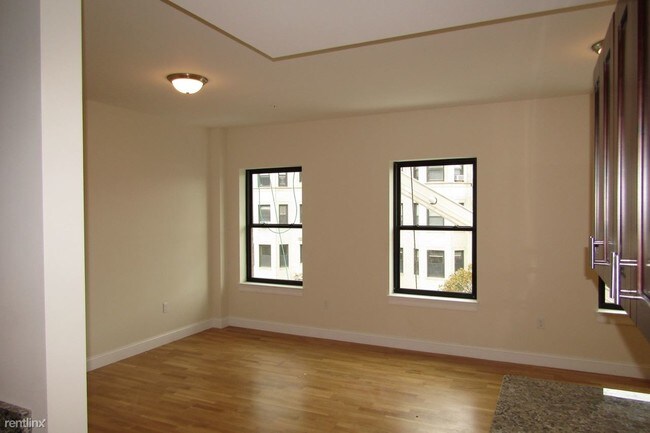 Building Photo - 16 Peterborough St