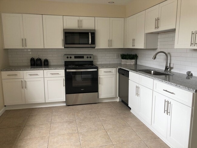 Building Photo - PEACHTREE CITY- 2 Northlake Circle -3 Bedr...