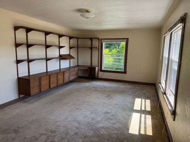 A book lovers dream! - 319 N 8th St