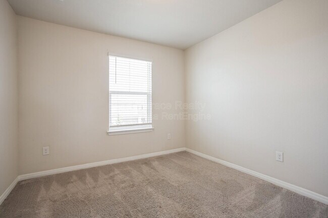 Building Photo - 13921 Heartland Dr
