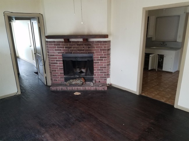 Building Photo - 414 W 75th St
