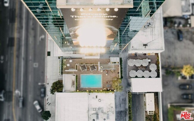Foto del edificio - 1480 Vine St