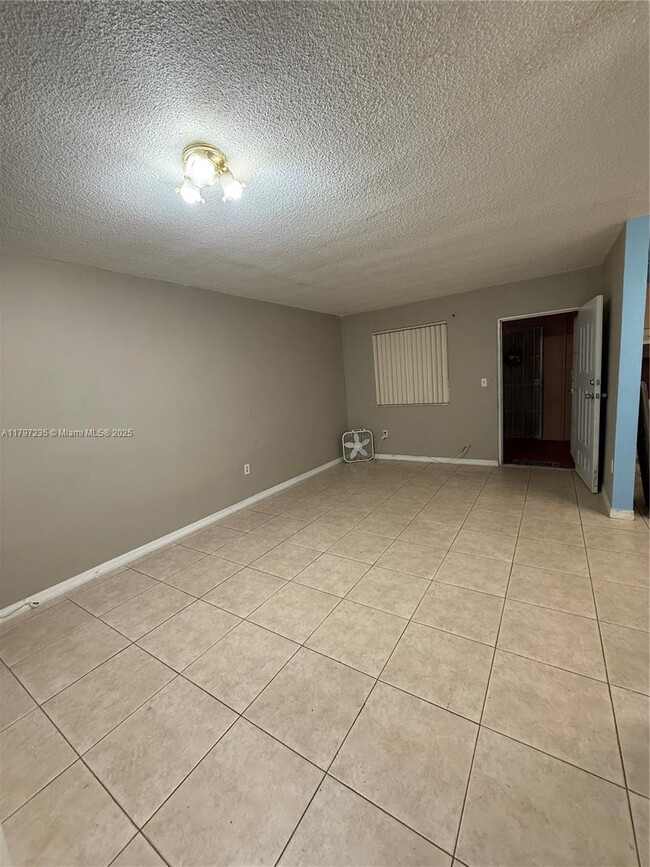 Foto del edificio - 1525 NW 19th Terrace
