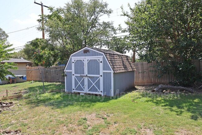 Building Photo - 4006 SE 12th Ave