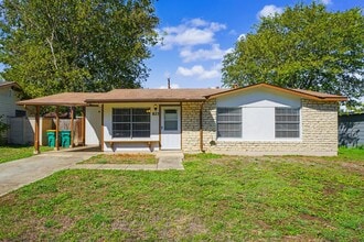 Building Photo - 823 Straight Ln
