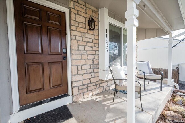 Building Photo - Stunning Littleton 3bed, 3.5 bath Home