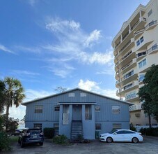 Building Photo - 17 Riverside Dr