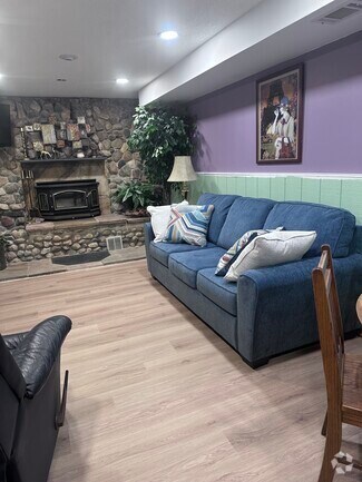 Building Photo - 15357 Village Woods Dr