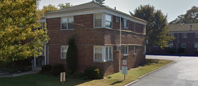 Building Photo - 196-38 Pompeii Ave