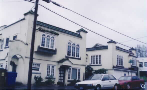 Building Photo - 3087 SE Ankeny St