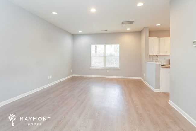 Building Photo - 205 Centre St