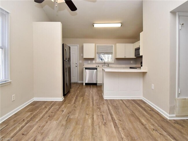 Foto del edificio - 1811 Saffron Pl