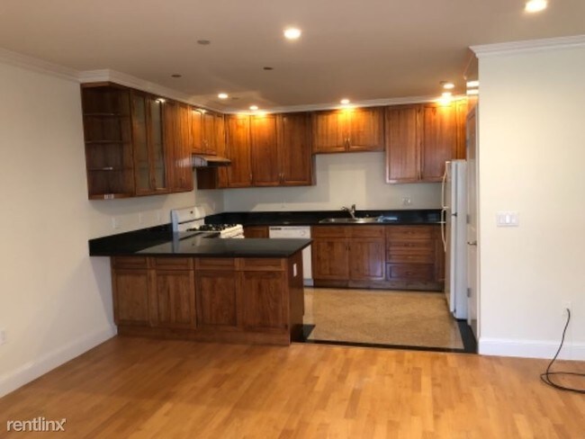 Foto del edificio - 2 br, 2 bath Apartment - 2408 26th Ave