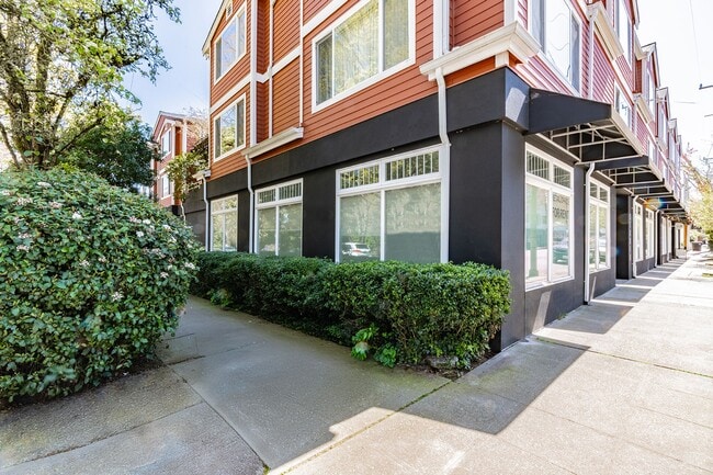 Building Photo - Madrona Court