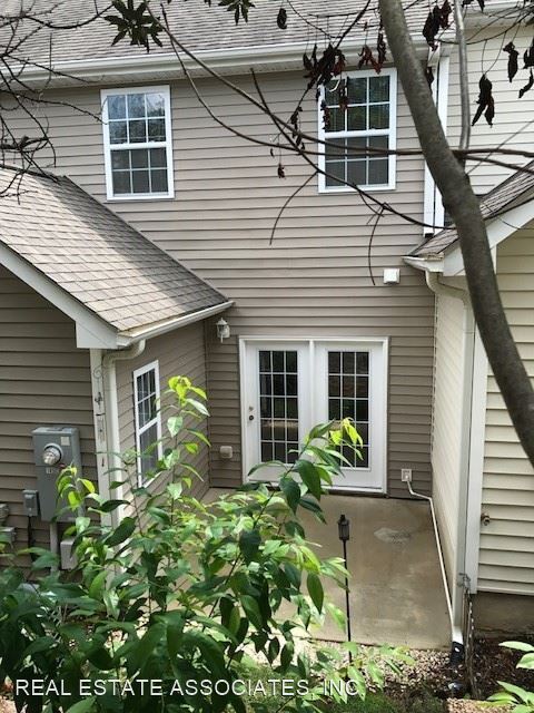 Building Photo - 3 br, 2.5 bath House - 185-E Plaza Drive