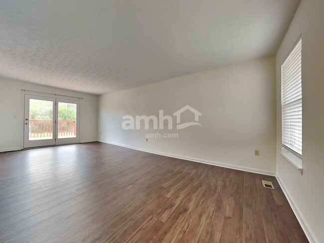 Building Photo - 10320 Fredricksburg Rd