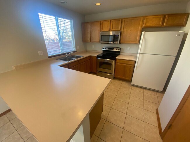 Building Photo - Lovely Cottonwood Home!