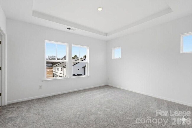 Foto del edificio - 411 Silver Star Blvd