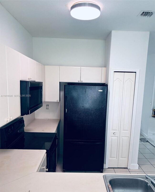 Foto del edificio - 1663 SE 29th St