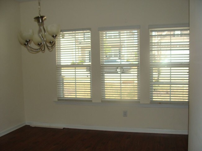 Building Photo - Family Home in BrookHaven