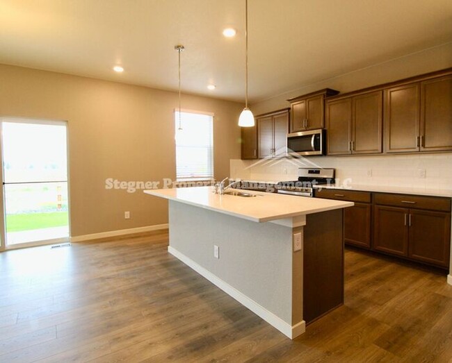 Building Photo - Beautiful Newer Home