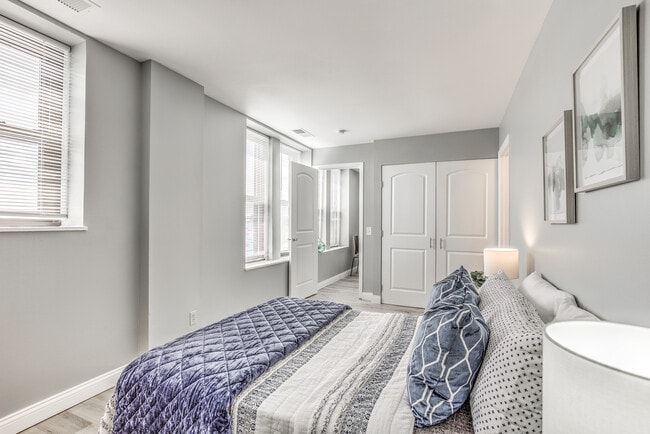 1BR, 1BA - 600 SF - Bedroom - The Delmonte Apartments