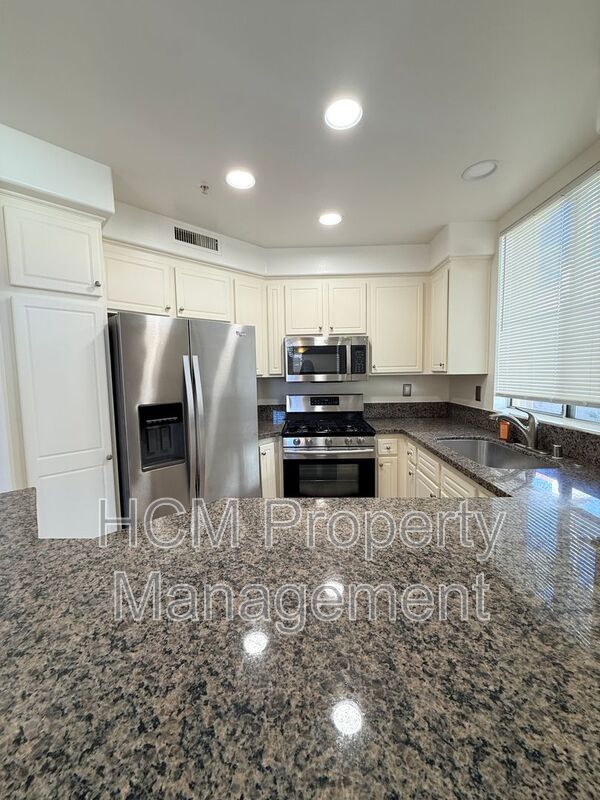 Building Photo - 2741 Dietrich Dr