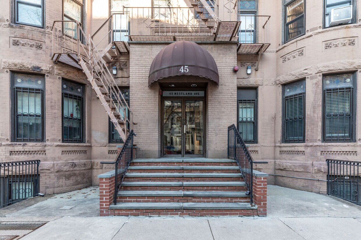 Foto del edificio - 45 Westland Ave
