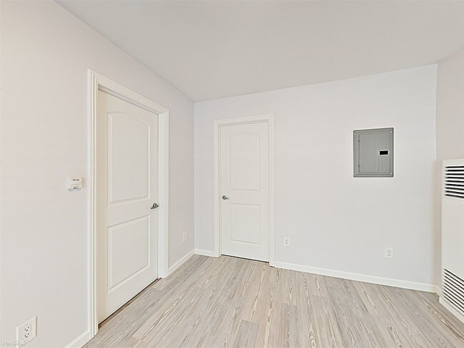 Building Photo - 1 br, 1 bath  - 1919 Curtis St Apt 5 Apt 5