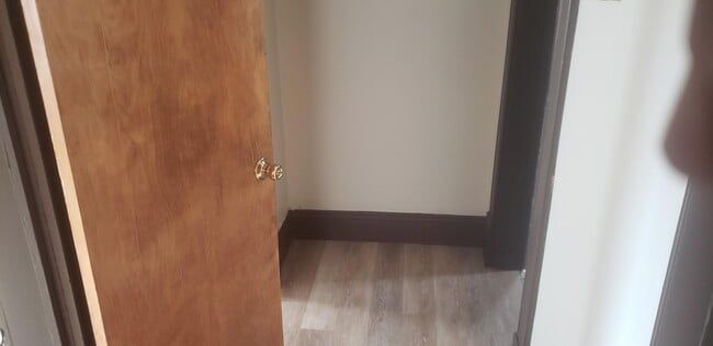 Building Photo - 1105 W Main St