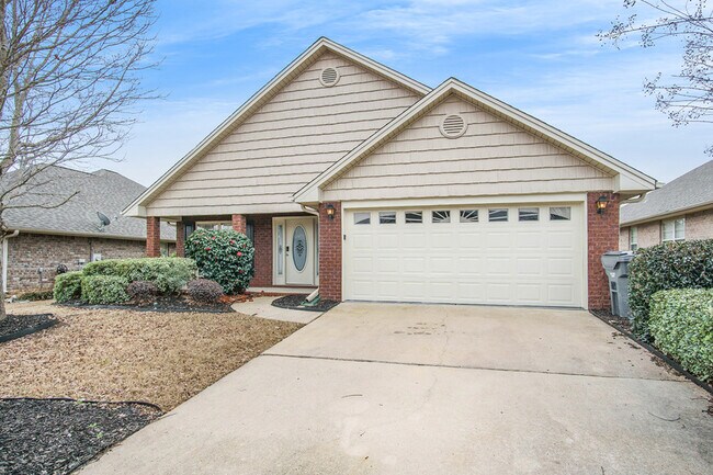 Building Photo - 1046 Lexington Dr