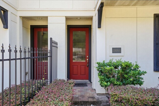 Foto del edificio - Awesome Two Story town home located in the heart of the city!