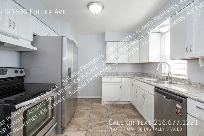 Foto del edificio - Freshly renovated 4-bedroom awaits !