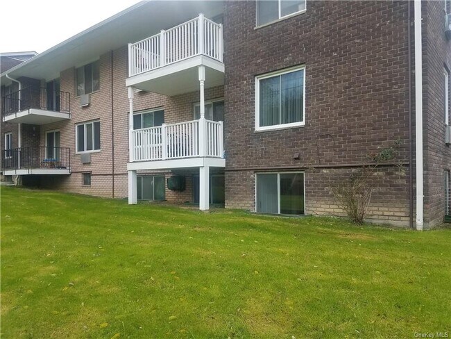 Foto del edificio - 1 Barnett Dr