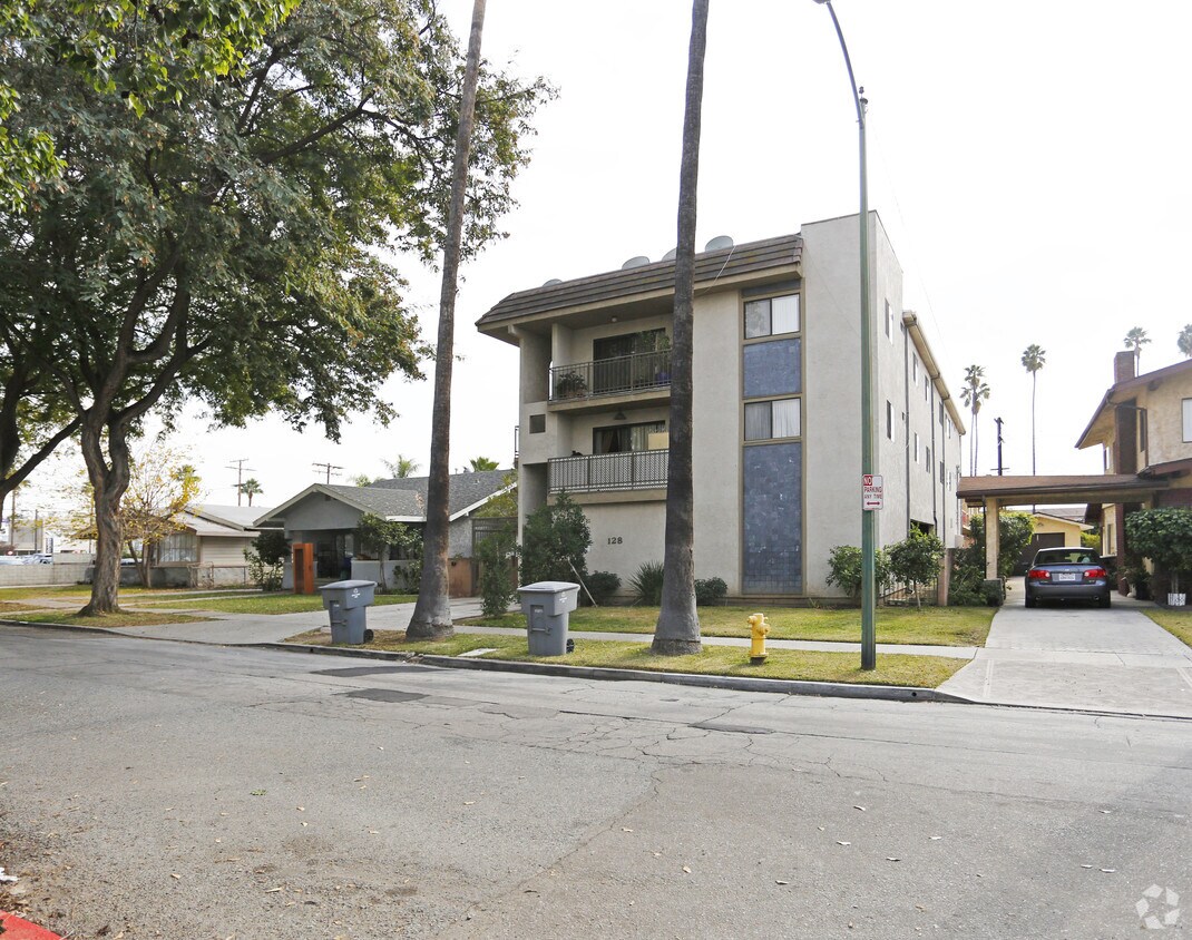 Foto principal - 128 W Windsor Rd