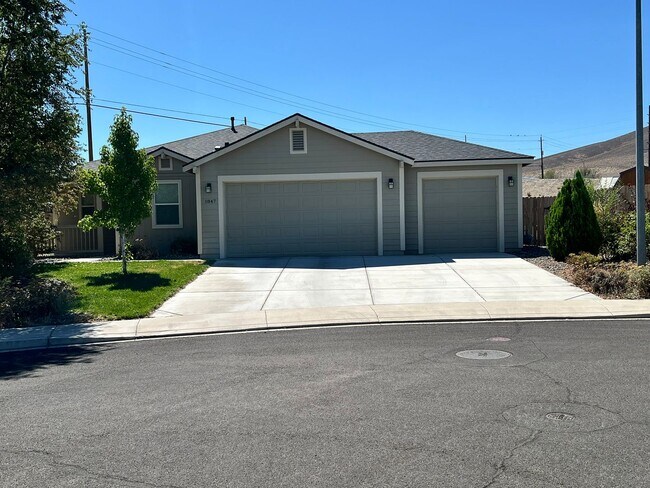 Foto del edificio - Large 4-bedroom home in Green Valley Estat...