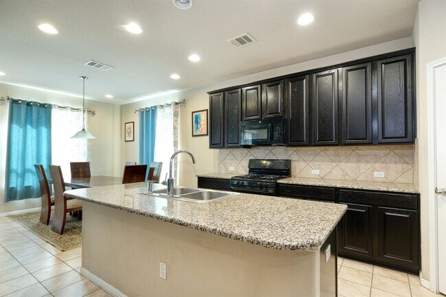Building Photo - 1529 Fort Dessau Rd