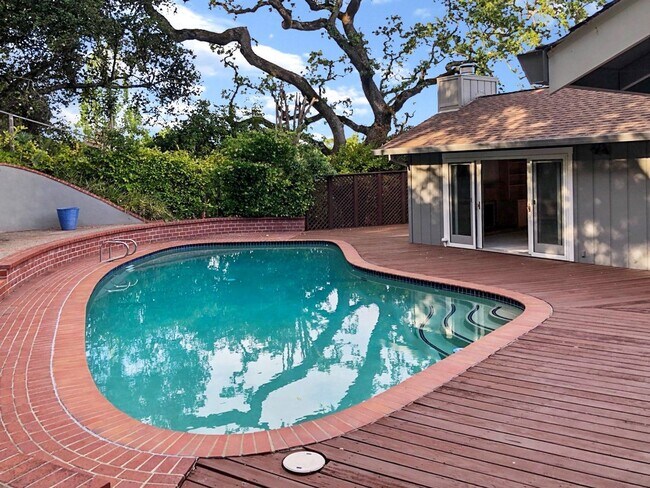 Building Photo - 4 br, 3 bath House - 17 OAK KNOLL RD