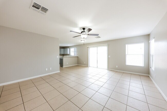 Foto del edificio - 11814 W Poinsettia Dr