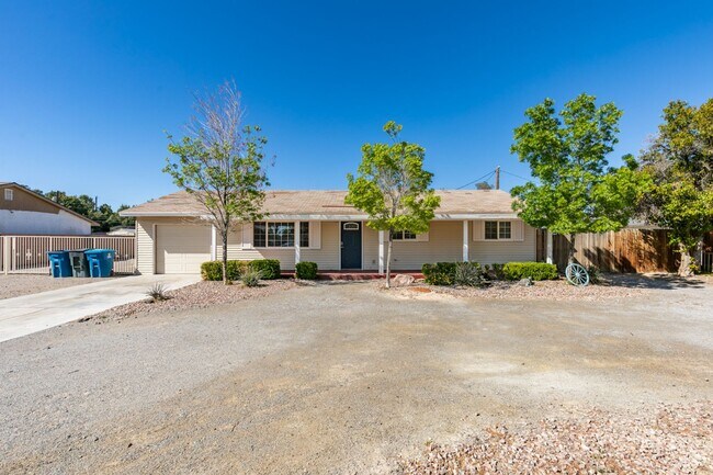 Building Photo - Single story No HOA with a POOL