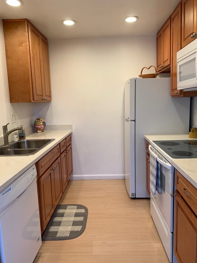 Photo - 2053 Town and Country Ln Apartments