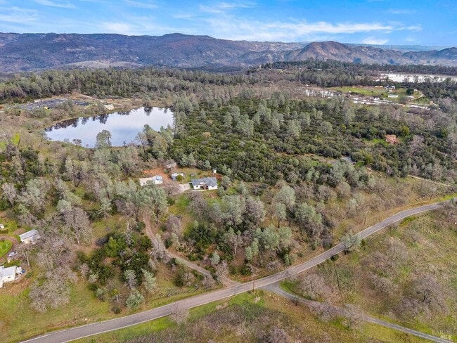 Foto del edificio - 14506 Spruce Grove Rd