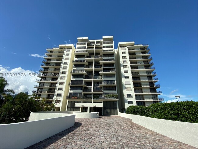 Foto del edificio - 801 N Venetian Dr