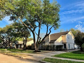 Building Photo - 21339 Park Mt Dr