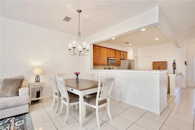 Building Photo - 3 Bedroom/2.5 Bathroom 2 Story Townhouse AVAILABLE APRIL 10th!