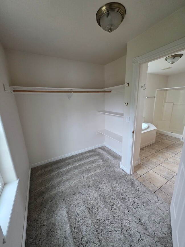 Building Photo - Newer 3 bed 2 bath