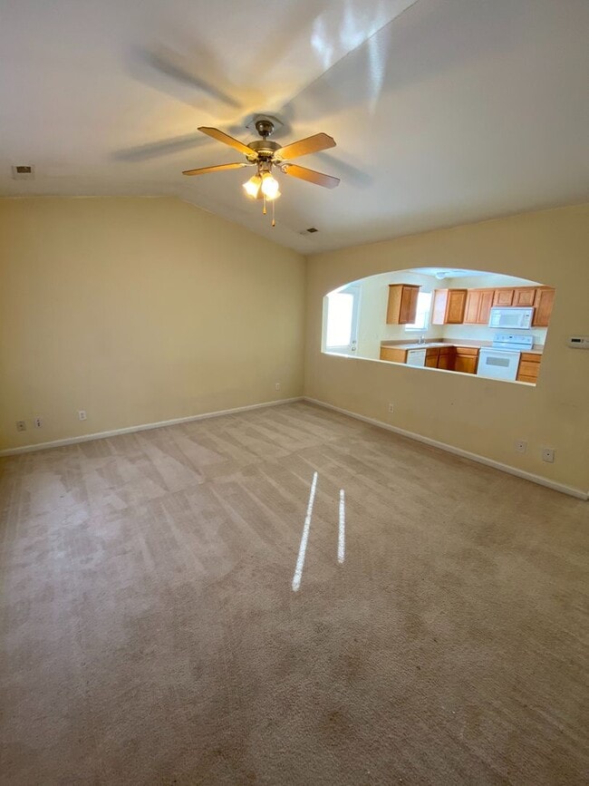 Building Photo - Cozy 2 Bedroom, 2 Bathroom Duplex