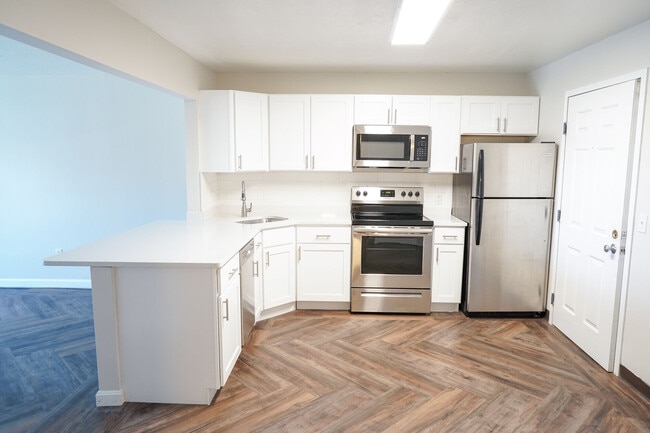 Building Photo - Highwood Village