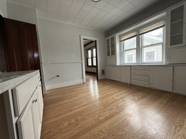 Building Photo - 318 Scio St